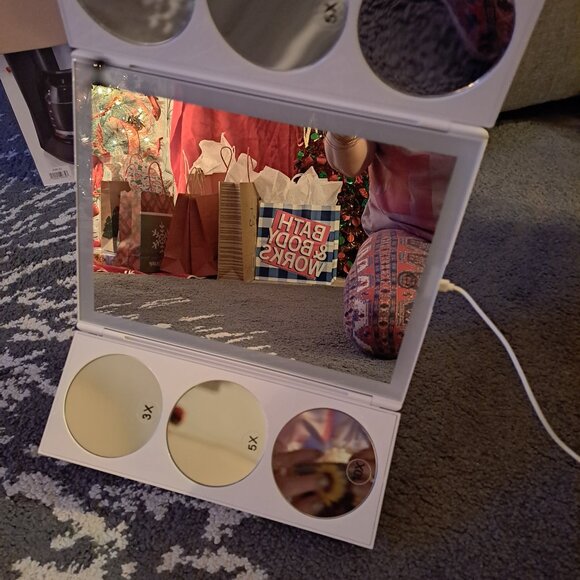 Lighted 360 Mirror- 10X - Picture 7 of 8